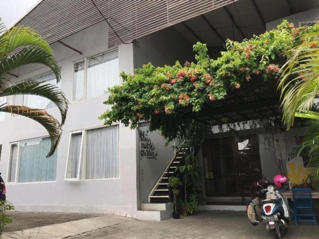 Matta Lodge Bali Jimbaran Екстериор снимка